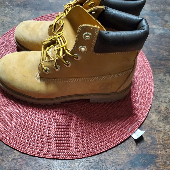 Boots - Picture 4 of 6